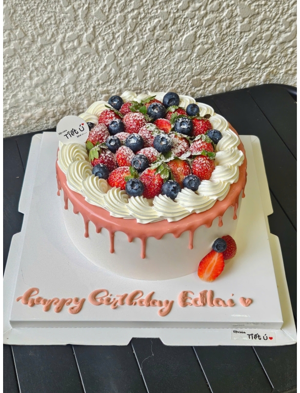 Bánh decor trái cây tươi